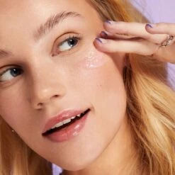 Bubble Tea Primer 19 Bubble Tea Primer -Costetic Make-up Store Lottie Bubble Tea Primer Model Eve Application