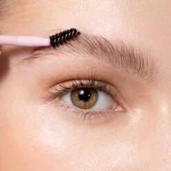 Mega Brow Eyebrow Wax 13 Mega Brow Eyebrow Wax -Costetic Make-up Store Lottie Mega Brow Model Olivia Application Macro 65672cdf d666 4a7d 8eb7 a8fe7558c802