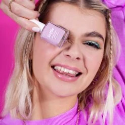 Plant Based Gel Effect Polish - Mood 7 Plant Based Gel Effect Polish - Mood -Costetic Make-up Store Lottie Nail Nail Polish Model 5