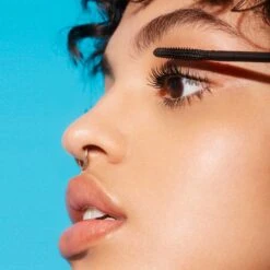 Lash Goals Mascara Bundle 21 Lash Goals Mascara Bundle -Costetic Make-up Store Lottie Superfake Mascara Model 7 Application 1