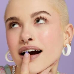 Sweet Blush Liquid Blusher 29 Sweet Blush Liquid Blusher -Costetic Make-up Store Lottie Sweet Blush Blushing Pink Model Flo 2