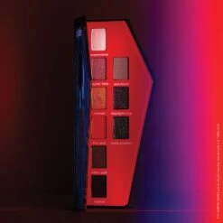 The Vampire Diaries X Eyeshadow Palette - Team Damon 20 The Vampire Diaries X Eyeshadow Palette - Team Damon -Costetic Make-up Store Lottie Vampire Diaries Creative Group Set 1 Team Damon Palette