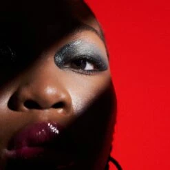 The Vampire Diaries X Love Sucks - Eyeshadow Palette 17 The Vampire Diaries X Love Sucks - Eyeshadow Palette -Costetic Make-up Store Lottie Vampire Diaries Model Angel Look 5 Creative Love Sucks Palette Foucs