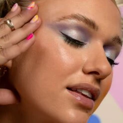 Y2K: The 2000’s Are Calling Eyeshadow Palette 20 Y2K: The 2000’s Are Calling Eyeshadow Palette -Costetic Make-up Store Lottie Y2K Collection Model 1 4