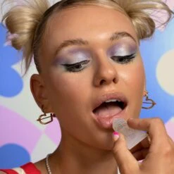 Y2K: Gloss'd Lip Gloss - Like, Totally 16 Y2K: Gloss'd Lip Gloss - Like, Totally -Costetic Make-up Store Lottie Y2K Collection Model 1 Lipgloss Like Totally 2