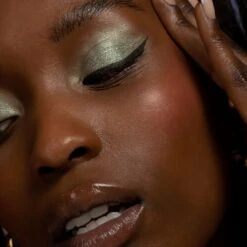 Y2K: The 2000’s Are Calling Eyeshadow Palette 23 Y2K: The 2000’s Are Calling Eyeshadow Palette -Costetic Make-up Store Lottie Y2K Collection Model 2 2