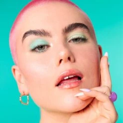 Lottie Palette - Totally Mint 23 Lottie Palette - Totally Mint -Costetic Make-up Store The Lottie Palette Totally Mint Model Tanatswa Zoe Hero