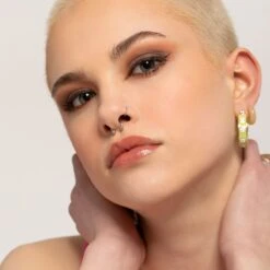 Lottie Palette - Chocolate Box 20 Lottie Palette - Chocolate Box -Costetic Make-up Store The Lottie Palettes Chocolate Box Model Flo 1