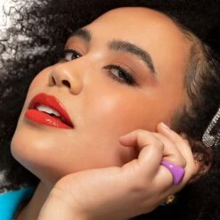 Lottie Palette - Chocolate Box 21 Lottie Palette - Chocolate Box -Costetic Make-up Store The Lottie Palettes Chocolate Box Model Liz 1