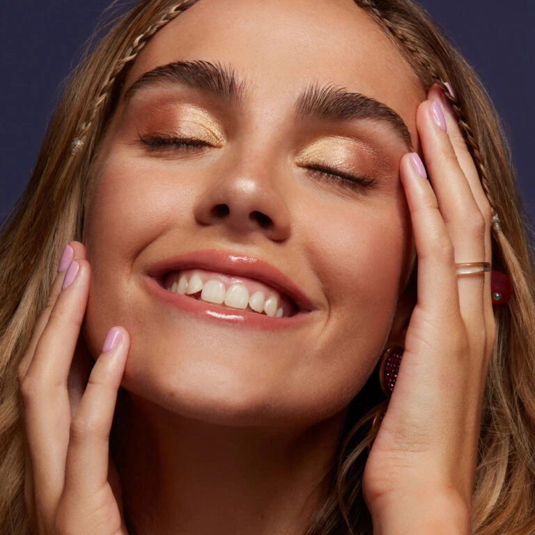 Costetic Make-up Store 20 Costetic Make-up Store -Costetic Make-up Store Lottie Holiday Collection 2022 Model Sophie 4 768x768 1